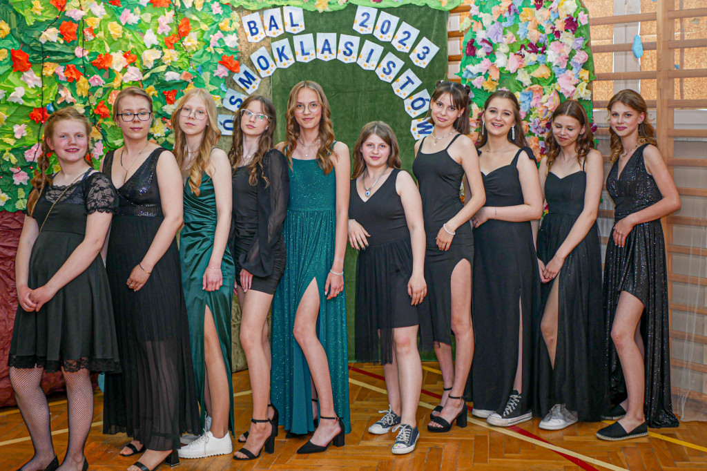 Bal ósmoklaisty w szkole w Dąbkowicach