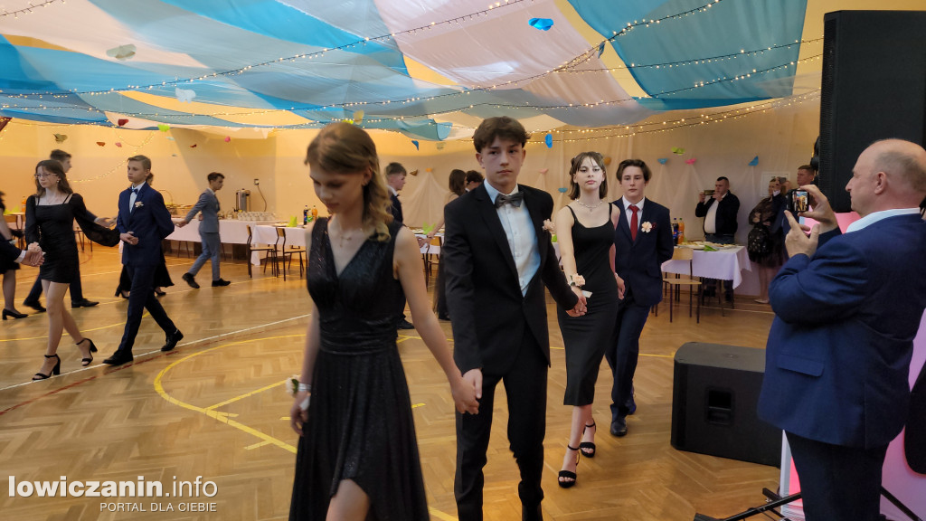 Bal ósmoklaisty w szkole w Dąbkowicach