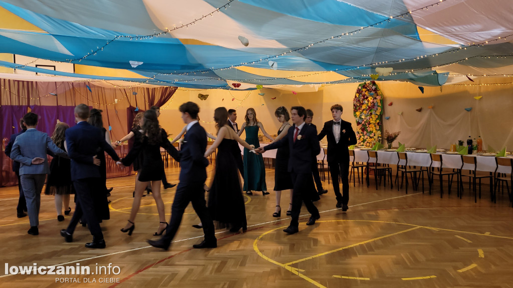 Bal ósmoklaisty w szkole w Dąbkowicach