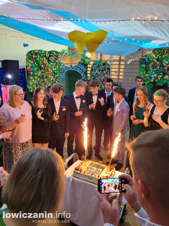 Bal ósmoklaisty w szkole w Dąbkowicach