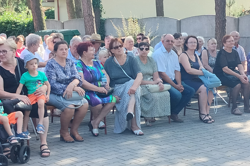 Trwa biesiada na Korabce