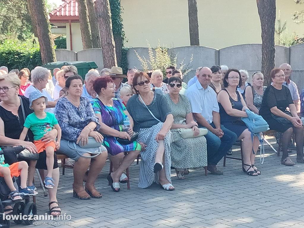 Trwa biesiada na Korabce
