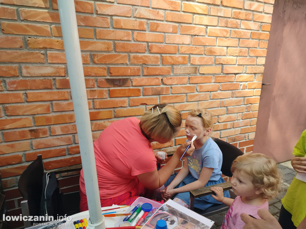 Trwa biesiada na Korabce