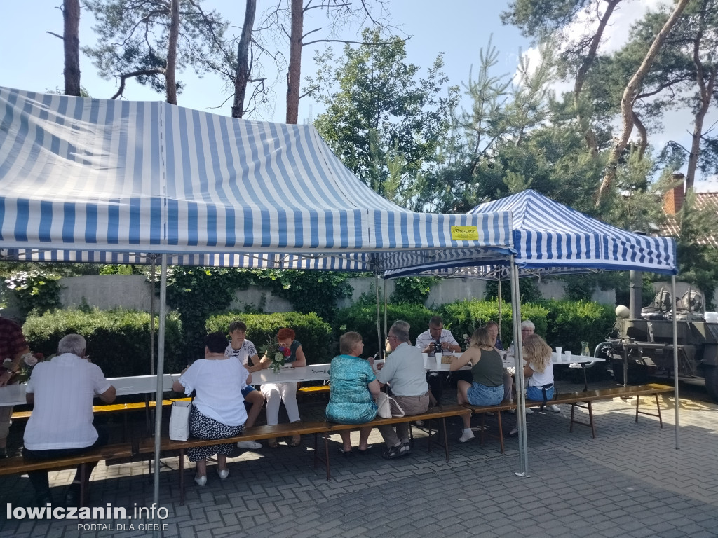 Trwa biesiada na Korabce