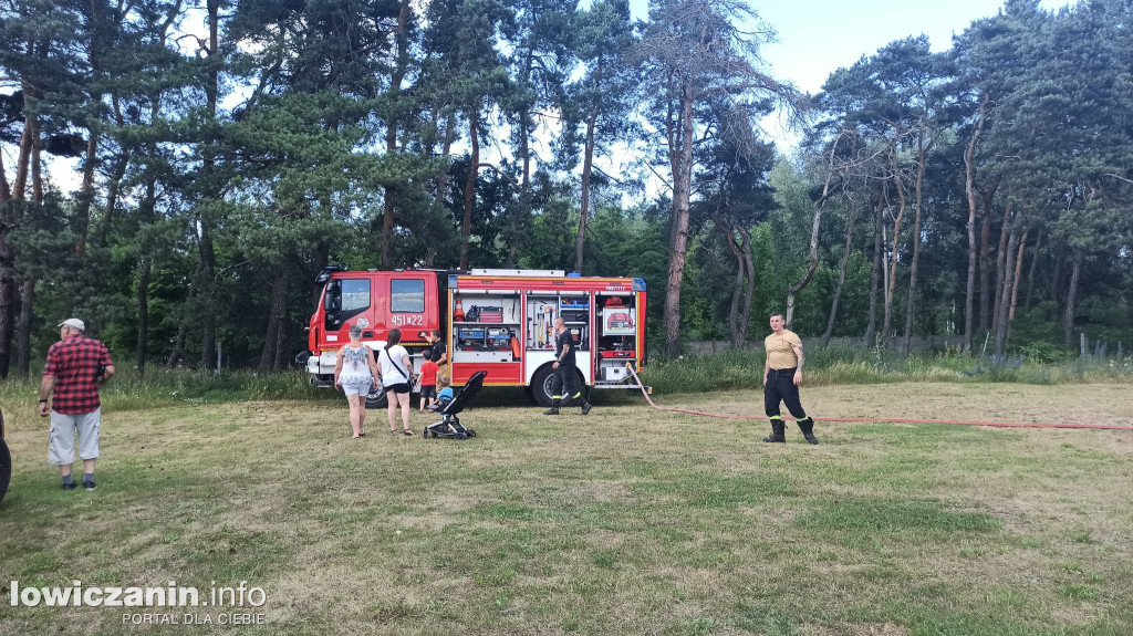 Trwa biesiada na Korabce