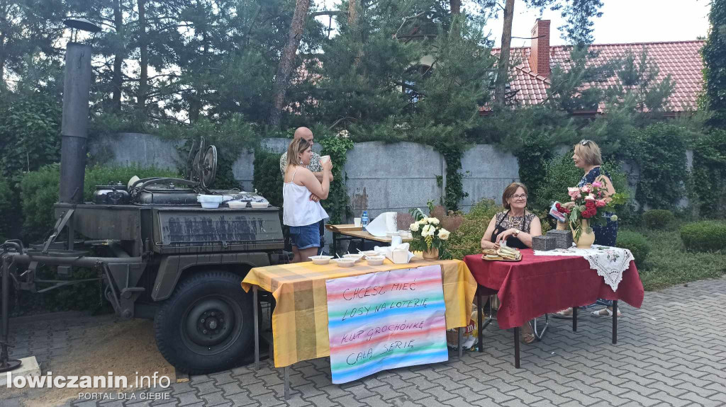 Trwa biesiada na Korabce