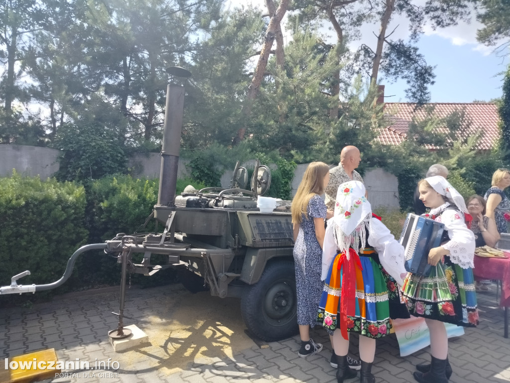 Trwa biesiada na Korabce