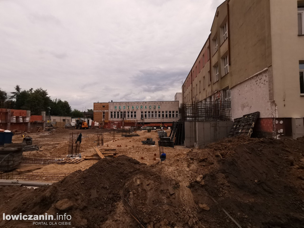 Rosną mury sali gimnastycznej dla 