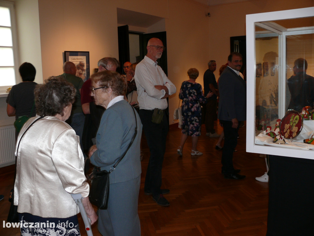 Wystawa ceramiki Jadwigi Dębskiej w Muzeum w Łowiczu
