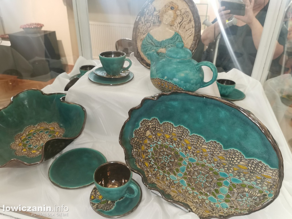 Wystawa ceramiki Jadwigi Dębskiej w Muzeum w Łowiczu