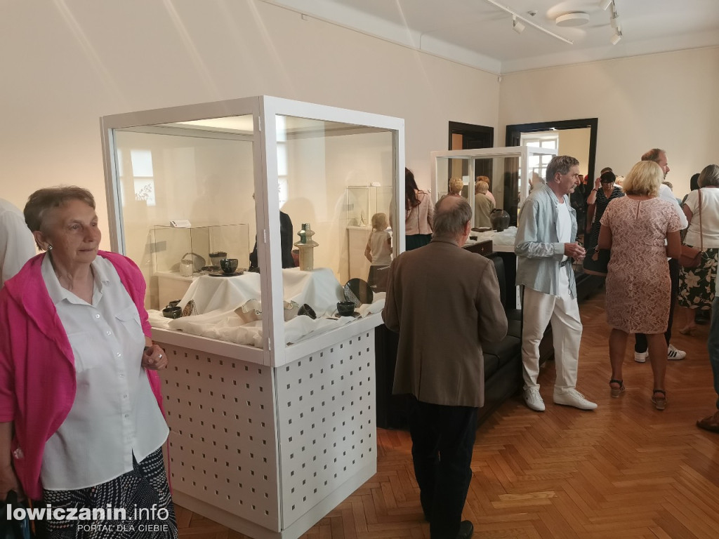 Wystawa ceramiki Jadwigi Dębskiej w Muzeum w Łowiczu
