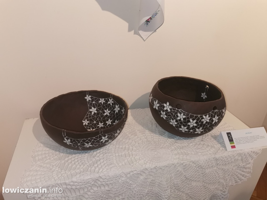 Wystawa ceramiki Jadwigi Dębskiej w Muzeum w Łowiczu