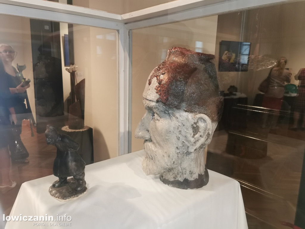 Wystawa ceramiki Jadwigi Dębskiej w Muzeum w Łowiczu