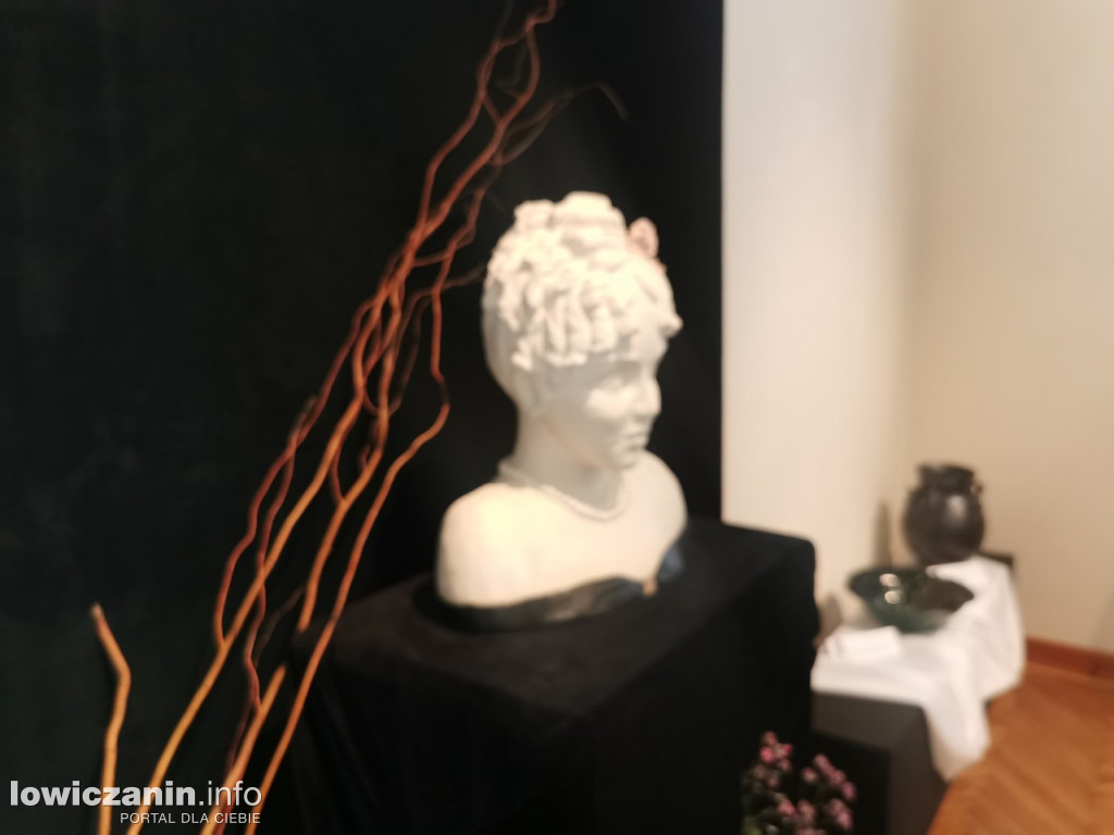 Wystawa ceramiki Jadwigi Dębskiej w Muzeum w Łowiczu
