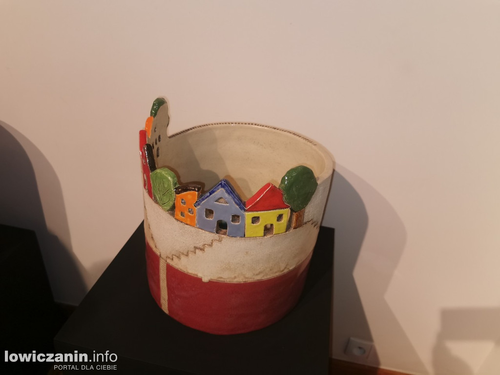 Wystawa ceramiki Jadwigi Dębskiej w Muzeum w Łowiczu