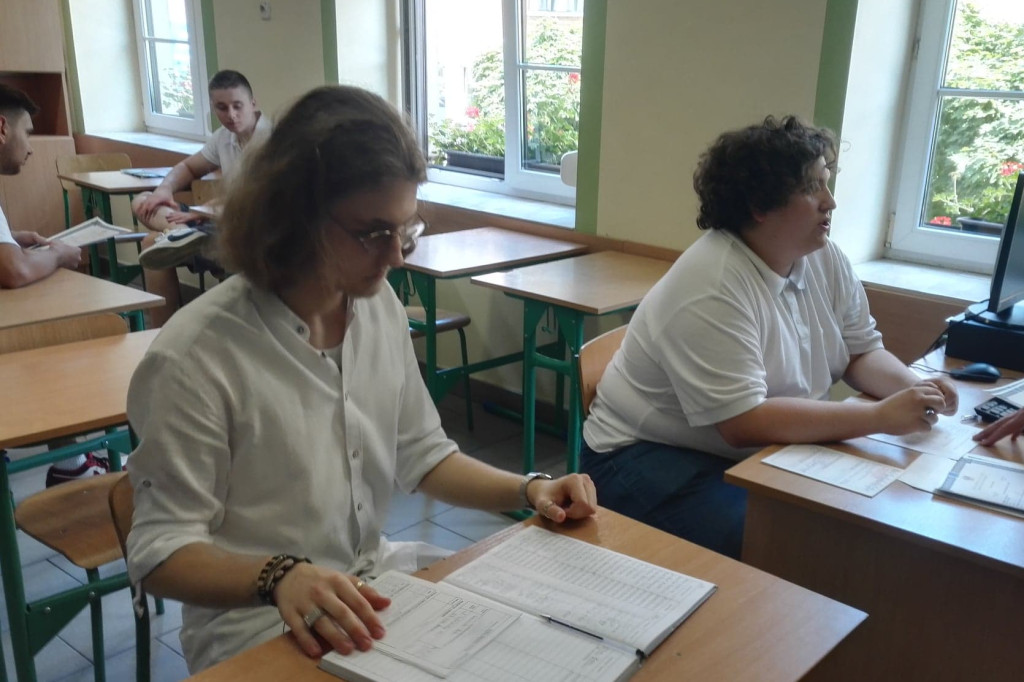 Rozdanie świadectw maturalnych w szkole pijarskiej