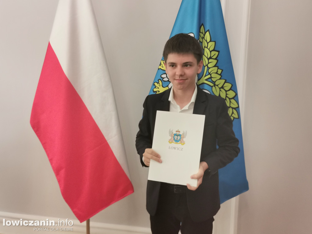 W Łowiczu wręczono stypendia