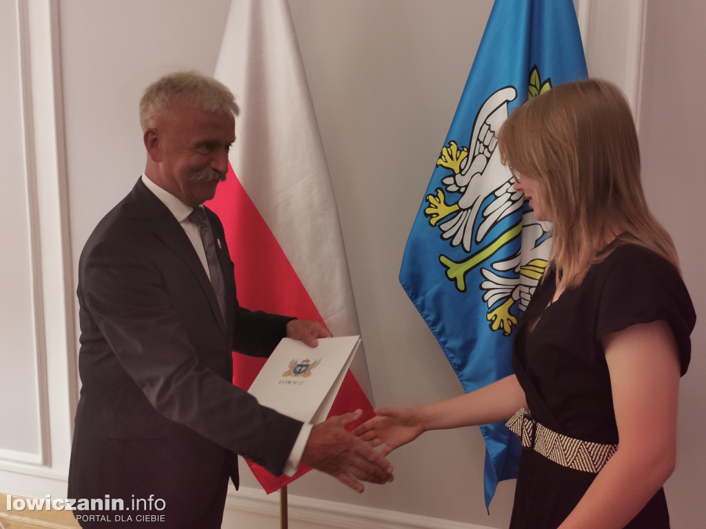 W Łowiczu wręczono stypendia