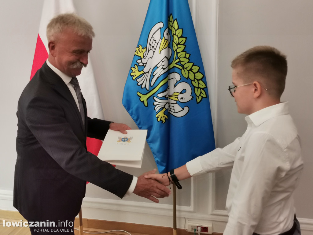 W Łowiczu wręczono stypendia