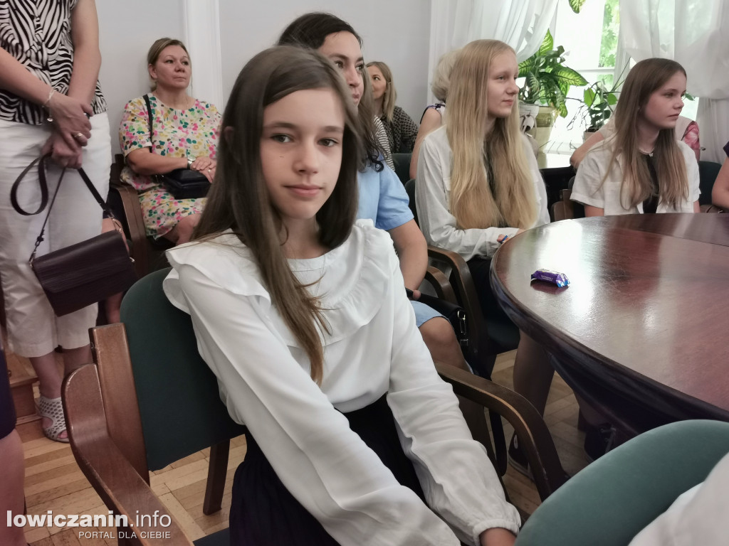 W Łowiczu wręczono stypendia