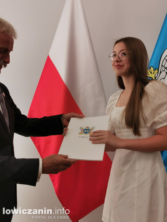 Stypendia - uczniowie SP nr 1, 3 i 4 oraz szkoły pijarskiej
