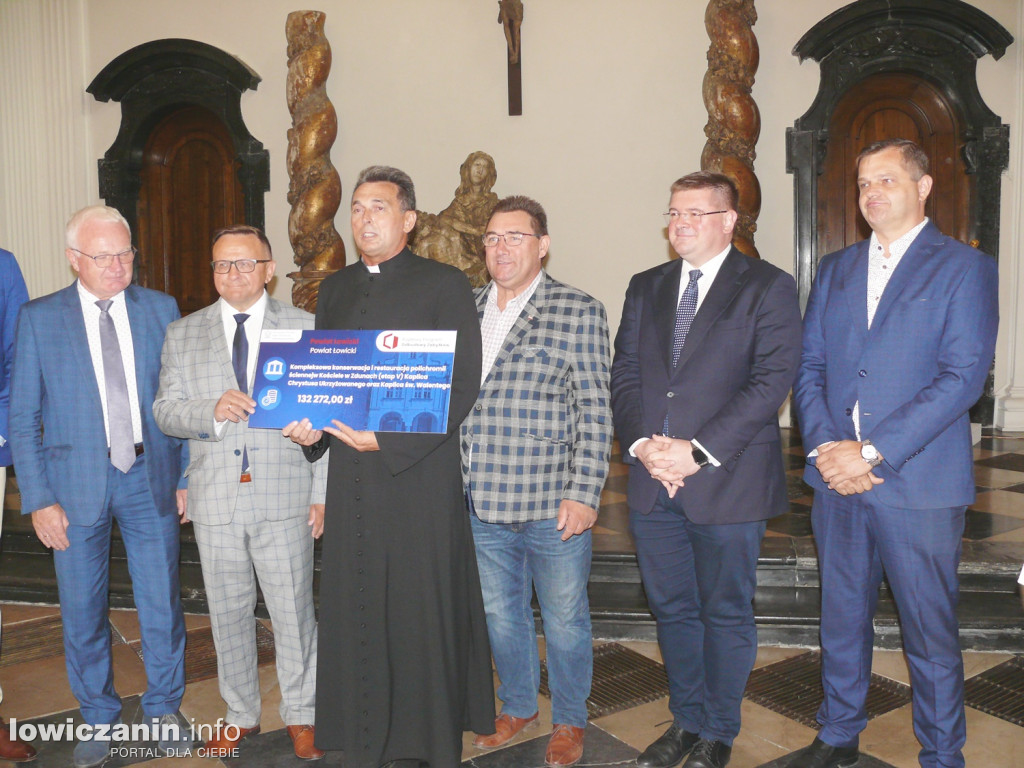 Wręczenie promes na ratowanie zabytków