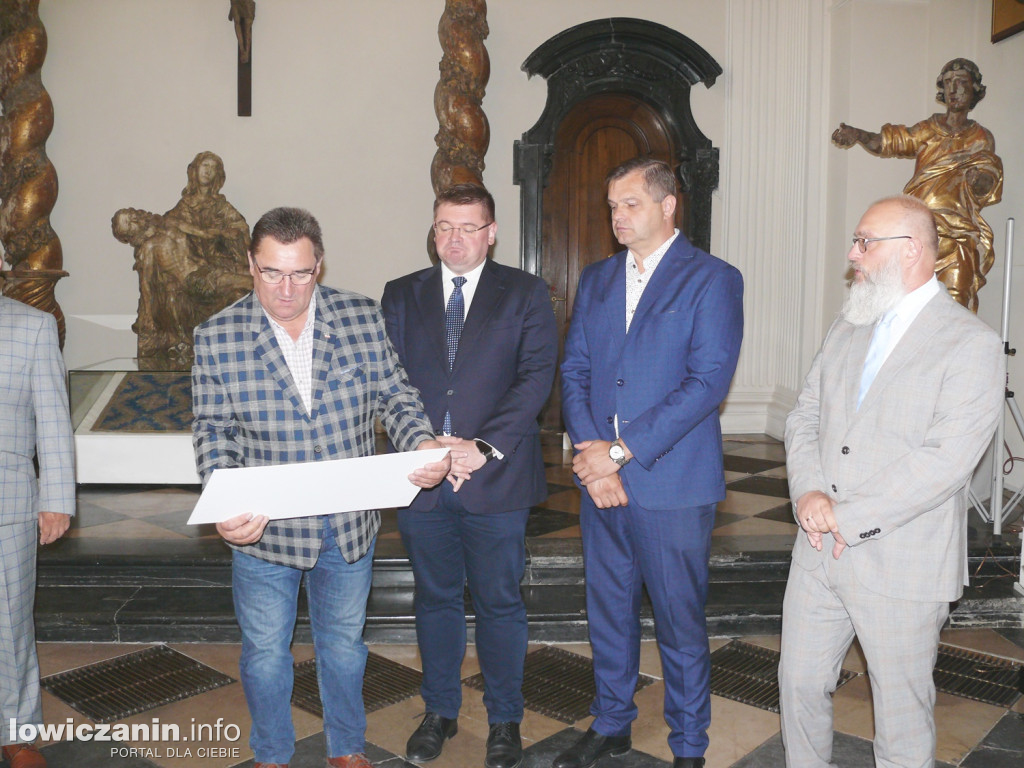 Wręczenie promes na ratowanie zabytków