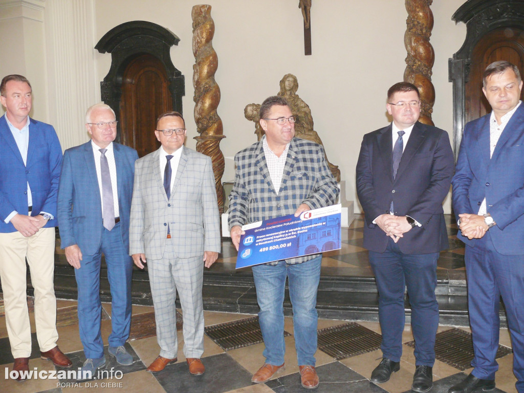 Wręczenie promes na ratowanie zabytków