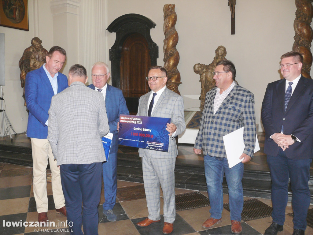Wręczenie promes na ratowanie zabytków