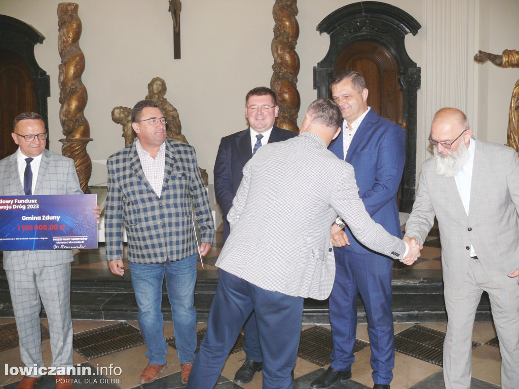 Wręczenie promes na ratowanie zabytków