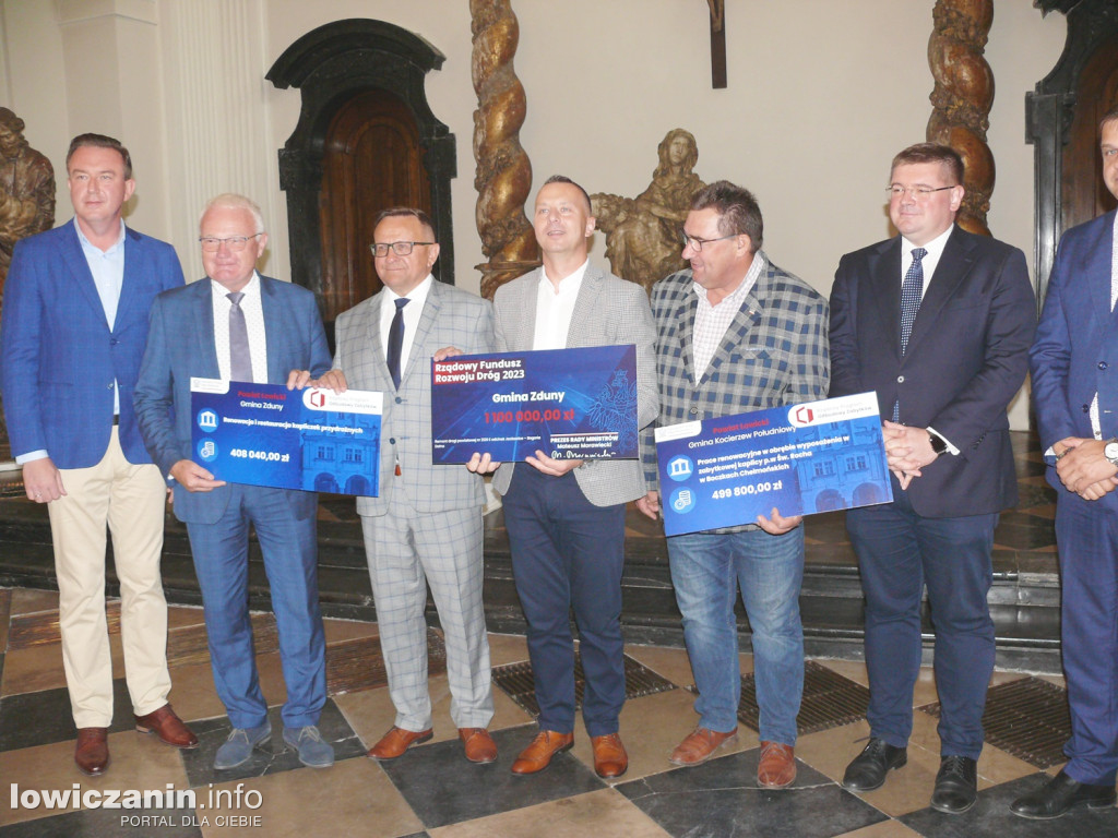 Wręczenie promes na ratowanie zabytków