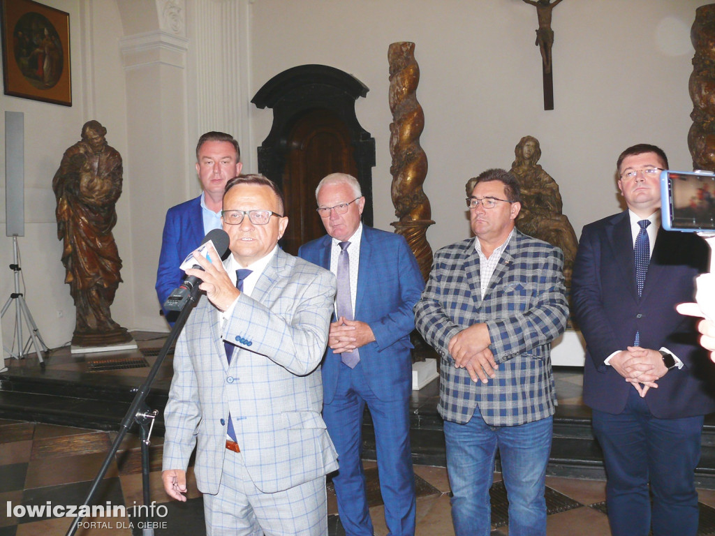 Wręczenie promes na ratowanie zabytków