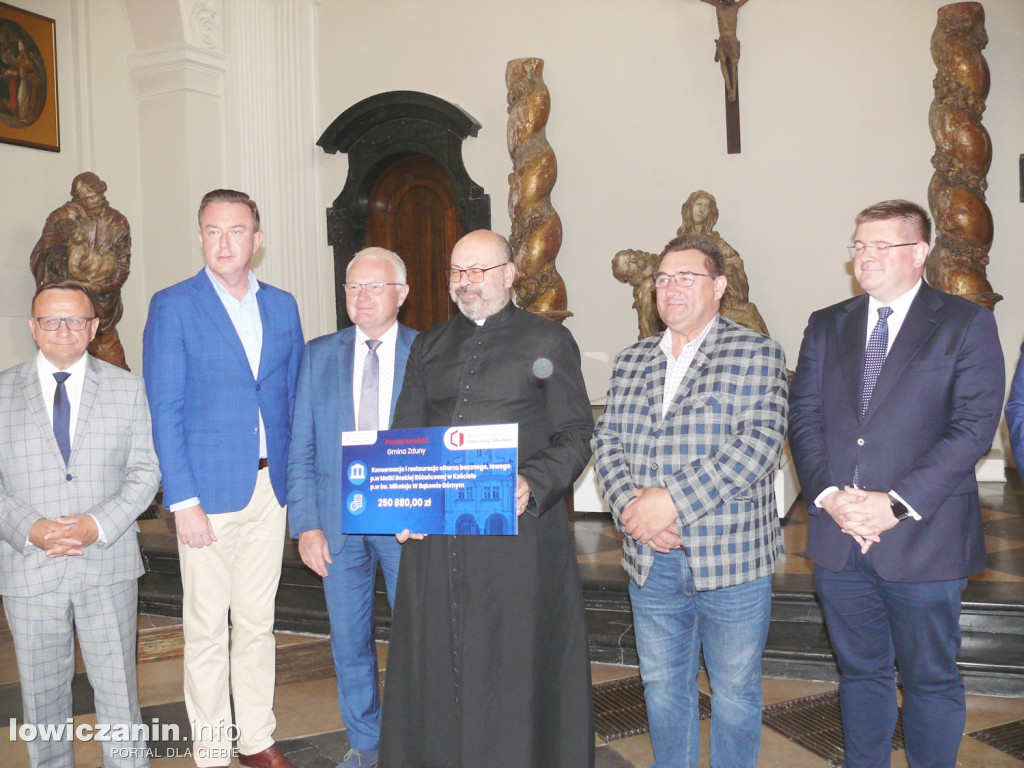 Wręczenie promes na ratowanie zabytków