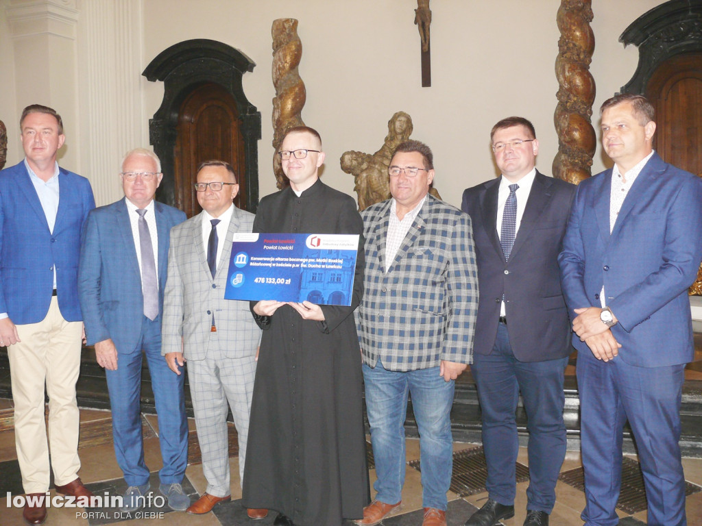 Wręczenie promes na ratowanie zabytków