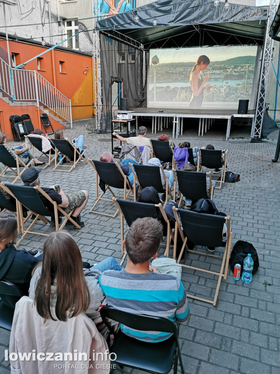 Seans kina letniego w Łowickim Ośrodku Kultury