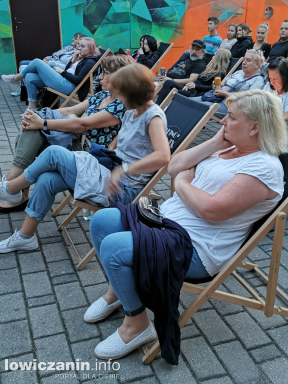 Seans kina letniego w Łowickim Ośrodku Kultury