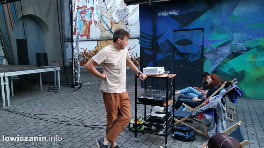 Seans kina letniego w Łowickim Ośrodku Kultury