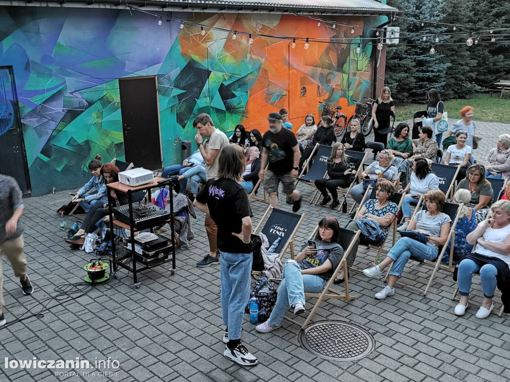 Seans kina letniego w Łowickim Ośrodku Kultury