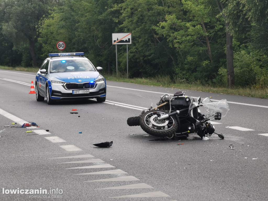 Zderzenie samochodu osobowego w motocyklem