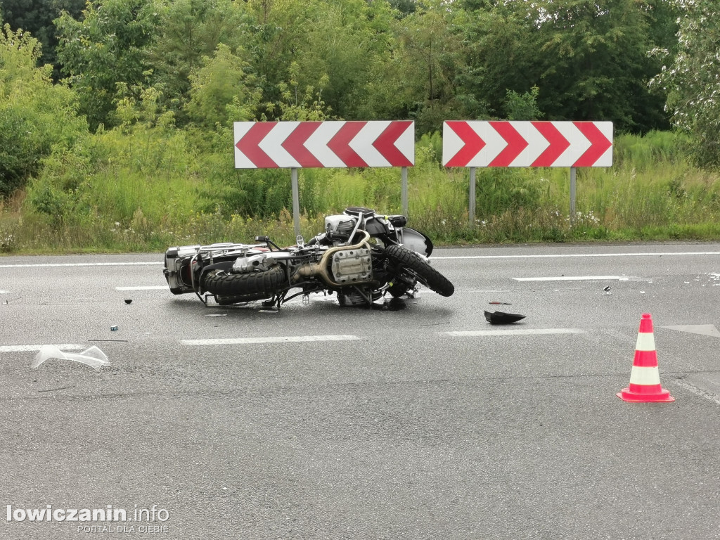 Zderzenie samochodu osobowego w motocyklem