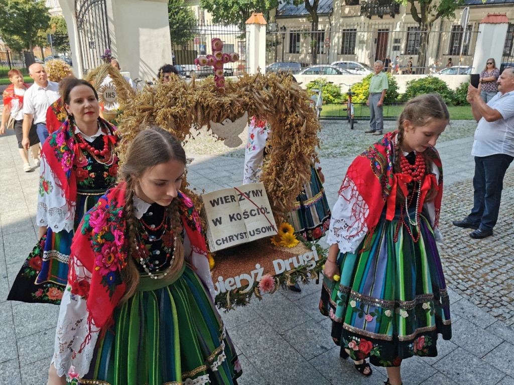 Dożynki w parafii katedralnej w Łowiczu 20. 08.2023