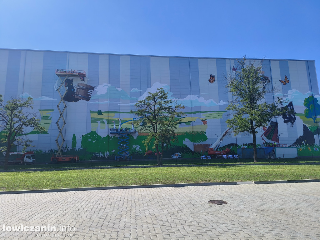 Mural na budynku Agrosu w Łowiczu