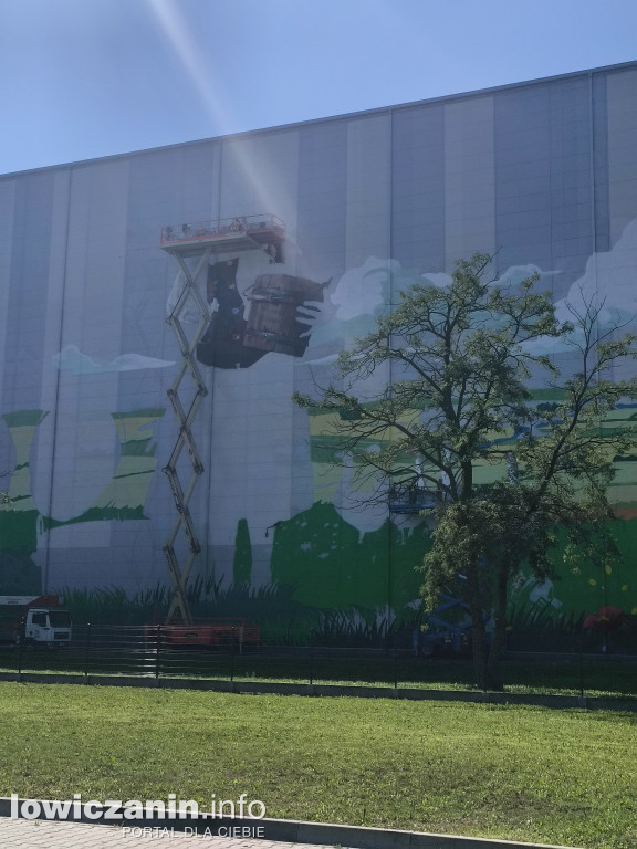 Mural na budynku Agrosu w Łowiczu