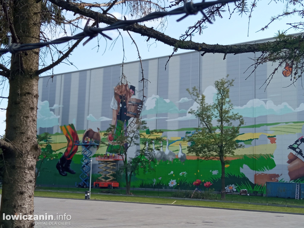 Mural na budynku Agrosu w Łowiczu