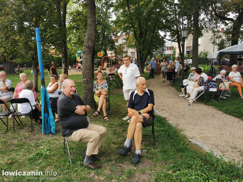 Dzień Sąsiada przy baszcie gen. Klickiego w Łowiczu