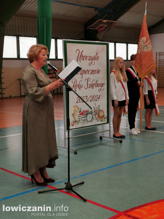 Łowicz. Rozpoczęcie roku szkolnego w SP2