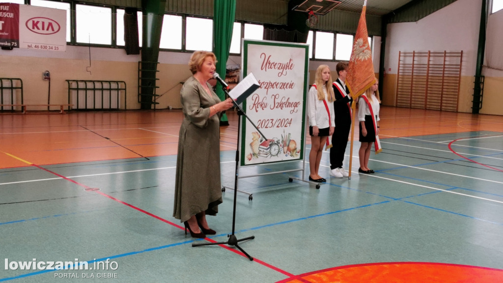 Łowicz. Rozpoczęcie roku szkolnego w SP2