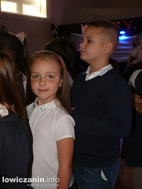 Klasy I - IV na rozpoczęciu roku szkolnego w SP1