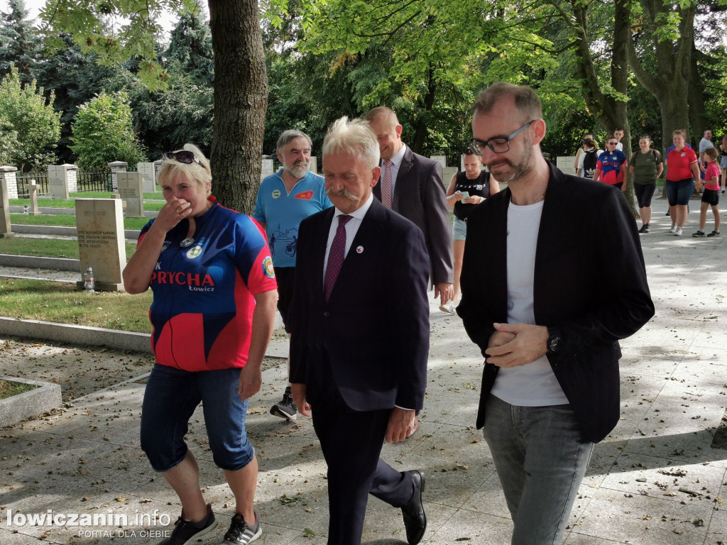 Uroczystości na cmentarzu wojennym w Kompinie.