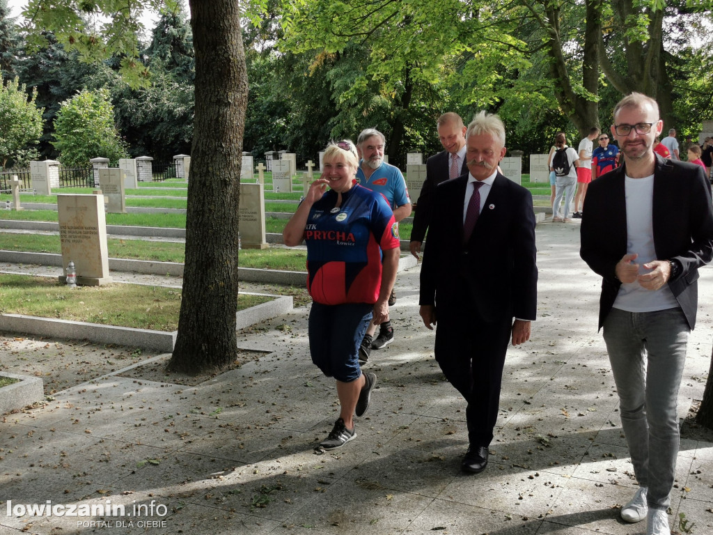Uroczystości na cmentarzu wojennym w Kompinie.